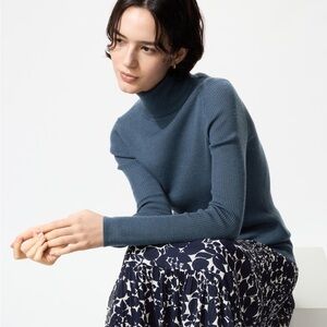 NWOT Uniqlo Merino Ribbed Sweater Turtleneck Small Blue